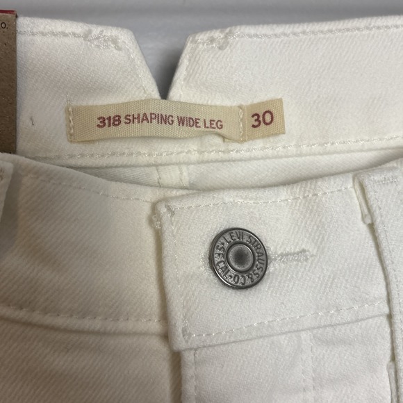 Levi's Women's 318 Shaping Wide Leg Jean Size 30X32 NEW - Picture 2 of 9
